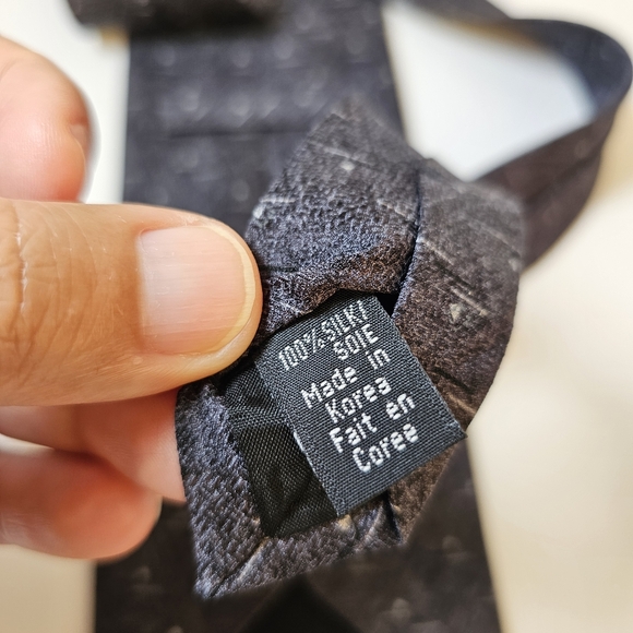 Grey pattern silk men's tie - Picture 7 of 7